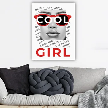 Canvastavla 70x100 cm - Stiliserad porträtt av en kvinna med coola solglasögon - Röd / Svart / Grå - Inredning - Tavlor & posters - Canvastavla