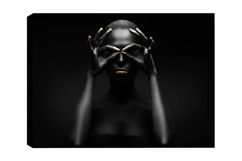 Canvastavla 70x100 cm - Stiliserad porträttbild av en kvinna med svarta händer som formar ett par ögon, med guldiga detaljer på läppar och fingertoppar - Svart / Guld - Inredning - Tavlor & posters - Canvastavla