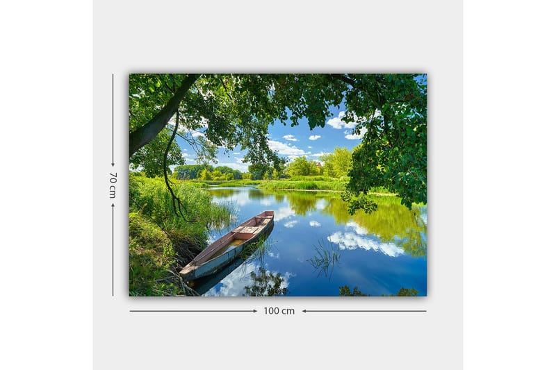 Canvastavla 70x100 cm - Stilla båt vid en spegelblanka sjö omgiven av grönskande träd och växtlighet - Grön / Blå / Brun - Inredning - Tavlor & posters - Canvastavla