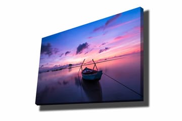 Canvastavla 70x100 cm - Stilla båt på en spegelblanka yta under en färgsprakande solnedgång - Lila / Rosa / Blå - Inredning - Tavlor & posters - Canvastavla