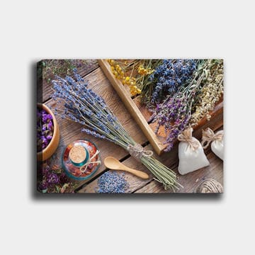Canvastavla 70x100 cm - Stilla komposition av torkade blommor och örter i olika färger, arrangerade på ett träbord - Blå / Gul / Lila - Inredning - Tavlor & posters - Canvastavla