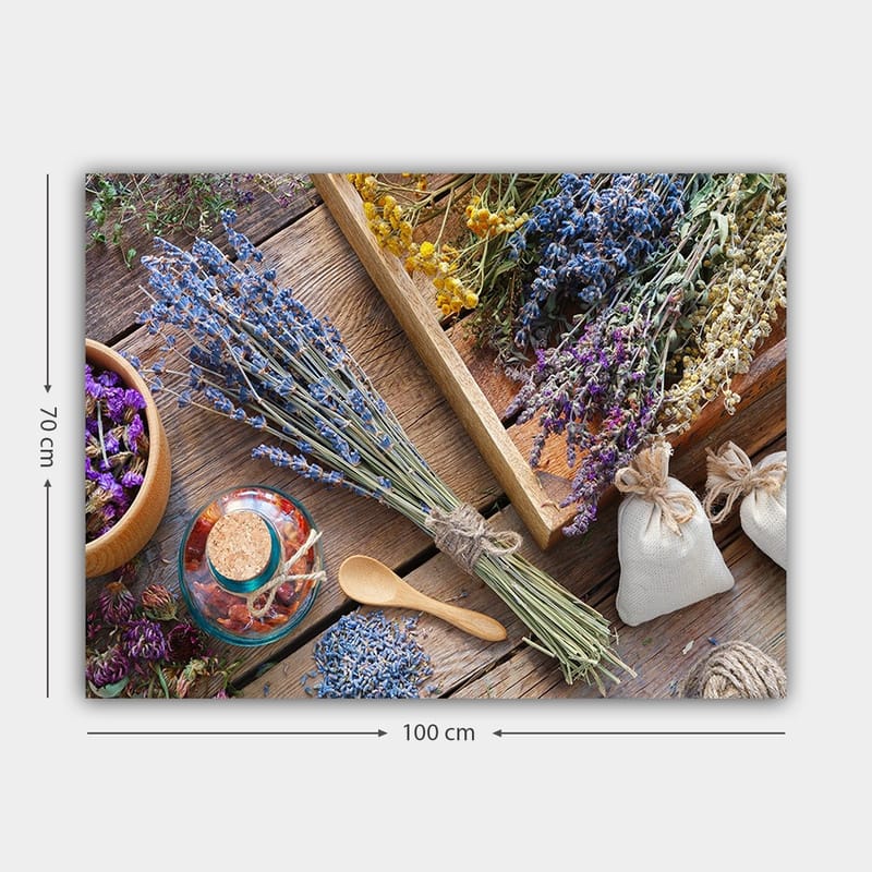 Canvastavla 70x100 cm - Stilla komposition av torkade blommor och örter i olika färger, arrangerade på ett träbord - Blå / Gul / Lila - Inredning - Tavlor & posters - Canvastavla