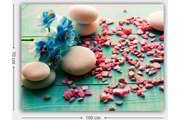 Canvastavla 70x100 cm - Stilla komposition med stenar och blå blommor på en grön bakgrund - Blå / Rosa / Grön - Inredning - Tavlor & posters - Canvastavla