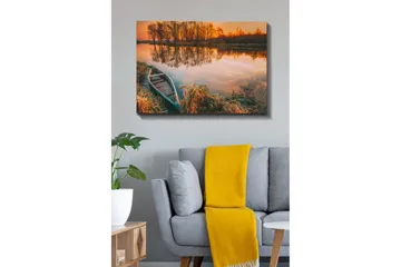 Canvastavla 70x100 cm - Stilla sjö med en båt vid strandkanten i en vacker solnedgång - Orange / Grön / Brun - Inredning - Tavlor & posters - Canvastavla