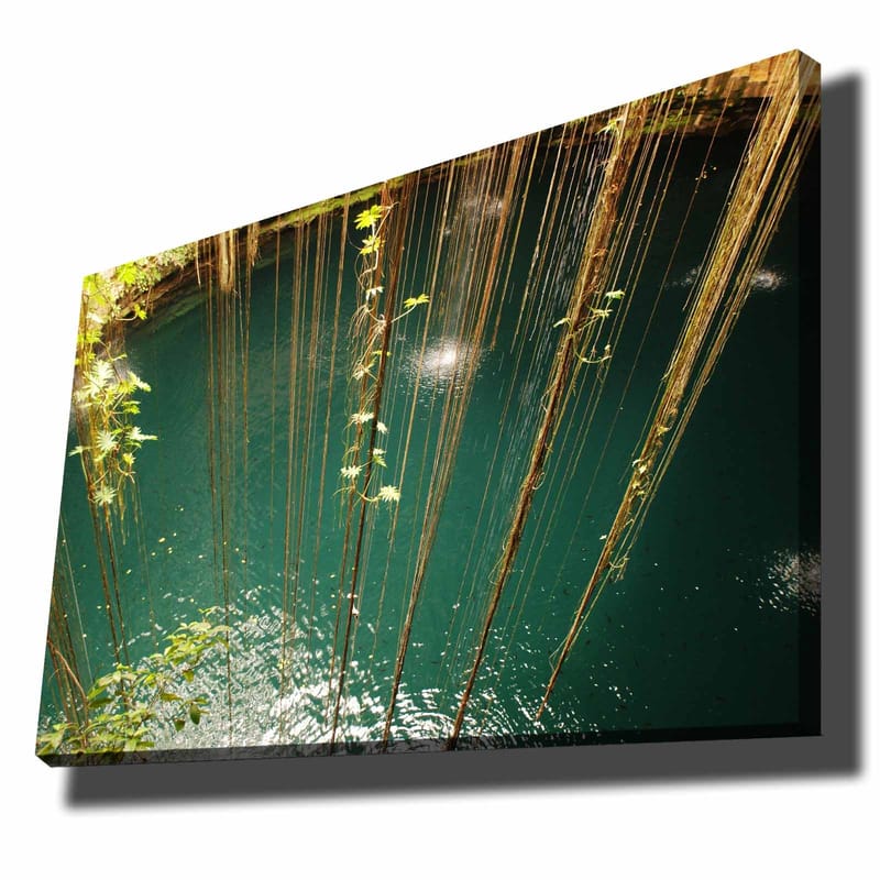 Canvastavla 70x100 cm - Stilla vattenyta omgiven av hängande växtlighet och naturliga element, Turkos / Grön / Brun