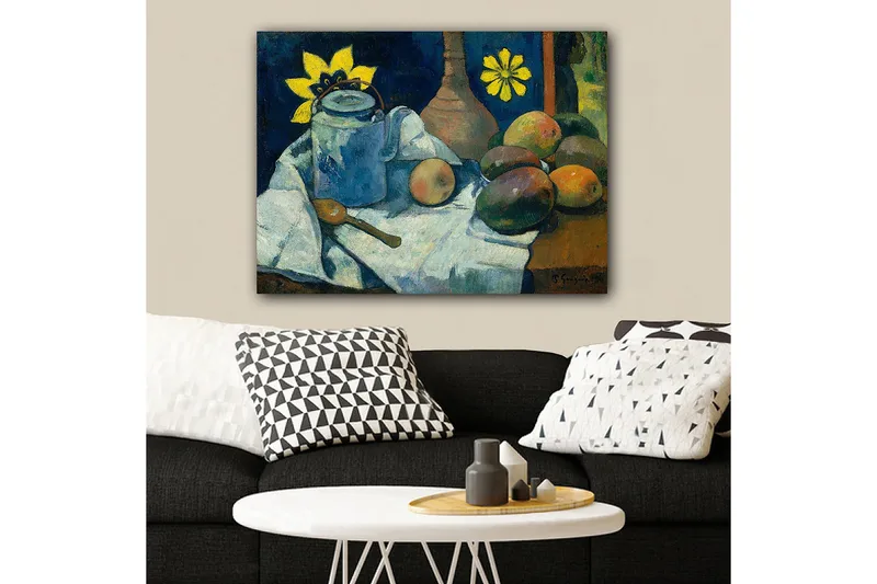 Canvastavla 70x100 cm - Stilleben med en blå kanna, frukter och en gul blomma - Blå / Gul / Grön - Inredning - Tavlor & posters - Canvastavla
