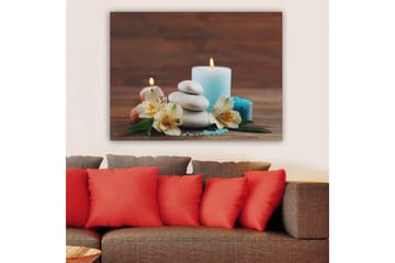 Canvastavla 70x100 cm - Stillsam komposition av stenar, blommor och ljus som skapar en avkopplande atmosfär - Ljusblå / Vit / Grön - Inredning - Tavlor & posters - Canvastavla