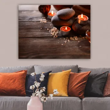 Canvastavla 70x100 cm - Stillsam komposition av stenar och tända ljus som skapar en avkopplande atmosfär - Grå / Orange / Brun - Inredning - Tavlor & posters - Canvastavla