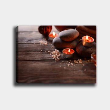 Canvastavla 70x100 cm - Stillsam komposition av stenar och tända ljus som skapar en avkopplande atmosfär - Grå / Orange / Brun - Inredning - Tavlor & posters - Canvastavla