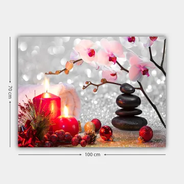 Canvastavla 70x100 cm - Stillsam komposition med ljusa orkidéer, svarta stenar och röda ljus som skapar en harmonisk atmosfär - Rosa / Röd / Svart - Inredning - Tavlor & posters - Canvastavla