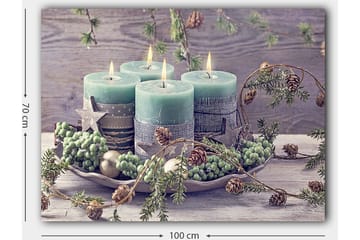 Canvastavla 70x100 cm - Stillsam samling av fyra ljus omgivna av grönska och dekorationer - Grön / Ljusblå / Brun - Inredning - Tavlor & posters - Canvastavla