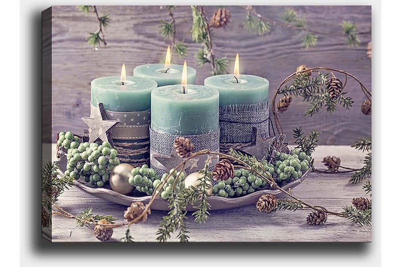 Canvastavla 70x100 cm - Stillsam samling av fyra ljus omgivna av grönska och dekorationer - Grön / Ljusblå / Brun - Inredning - Tavlor & posters - Canvastavla