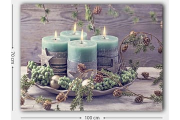 Canvastavla 70x100 cm - Stillsam samling av fyra ljus omgivna av grönska och dekorationer - Grön / Ljusblå / Brun - Inredning - Tavlor & posters - Canvastavla