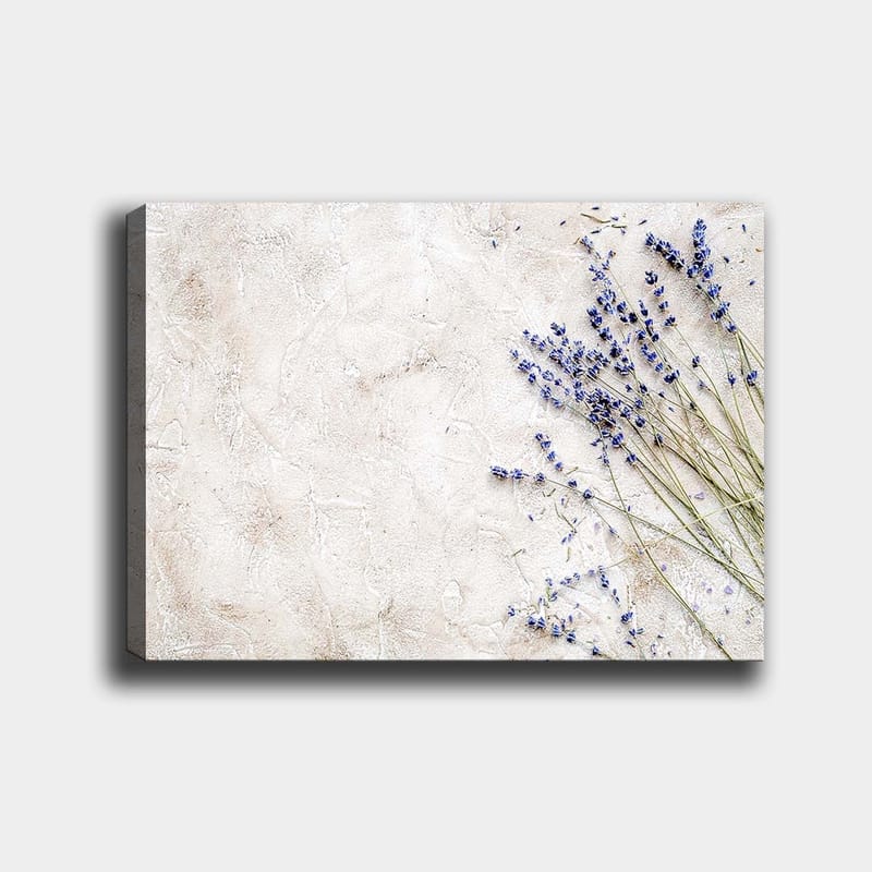 Canvastavla 70x100 cm - Stilren komposition av lavendelblommor på en ljus, strukturerad bakgrund - Ljuslila / Beige - Inredning - Tavlor & posters - Canvastavla