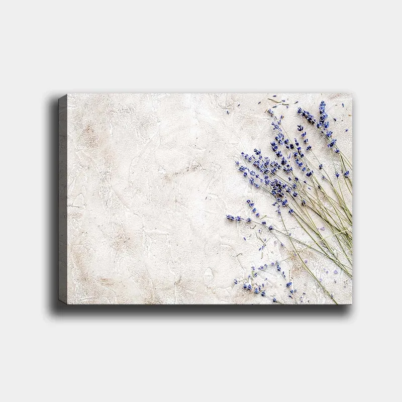Canvastavla 70x100 cm - Stilren komposition av lavendelblommor på en ljus, strukturerad bakgrund, Ljuslila / Beige