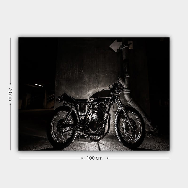 Canvastavla 70x100 cm - Stilren motorcykel i en urban miljö med fokus på detaljer och skuggor - Svart / Grå - Inredning - Tavlor & posters - Canvastavla