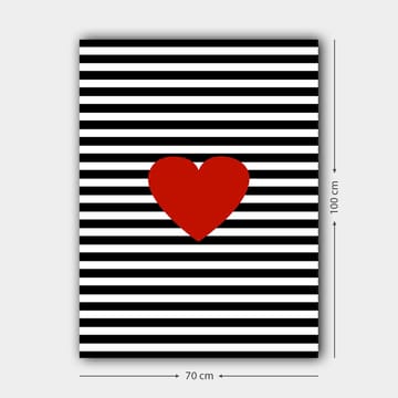 Canvastavla 70x100 cm - Stor röd hjärtform mot en bakgrund av svarta och vita ränder - Röd / Svart / Vit - Inredning - Tavlor & posters - Canvastavla