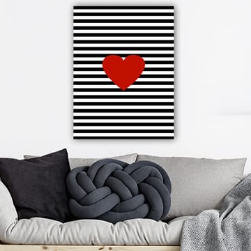 Canvastavla 70x100 cm - Stor röd hjärtform mot en bakgrund av svarta och vita ränder - Röd / Svart / Vit - Inredning - Tavlor & posters - Canvastavla