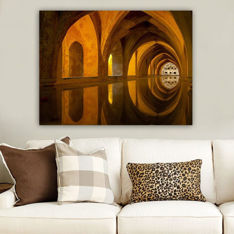 Canvastavla 70x100 cm - Storslagen vy av en gammal arkitektur med valv och reflektioner i vatten - Guld / Brunt / Beige - Inredning - Tavlor & posters - Canvastavla