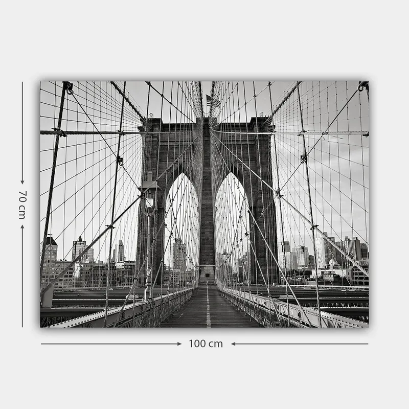 Canvastavla 70x100 cm - Svartvit bild av Brooklyn Bridge som visar dess majestätiska bågar och kablar - Svart / Vitt / Grått - Inredning - Tavlor & posters - Canvastavla
