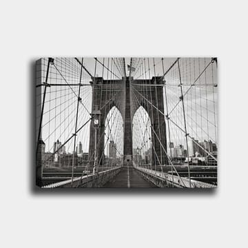 Canvastavla 70x100 cm - Svartvit bild av Brooklyn Bridge som visar dess majestätiska bågar och kablar - Svart / Vitt / Grått - Inredning - Tavlor & posters - Canvastavla