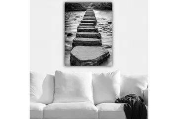 Canvastavla 70x100 cm - Svartvit bild av stenar som bildar en väg över vattenytan - Svart / Vitt / Grått - Inredning - Tavlor & posters - Canvastavla