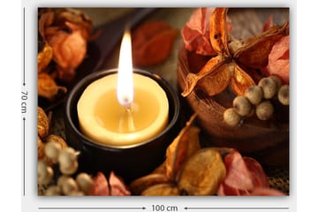 Canvastavla 70x100 cm - Tänd ljuslykta omgiven av torra blommor och fröer - Gul / Orange / Brun - Inredning - Tavlor & posters - Canvastavla