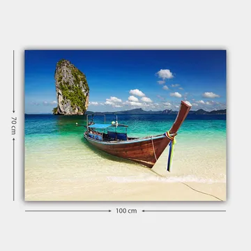 Canvastavla 70x100 cm - Traditionell båt vid en tropisk strand med klippformationer i bakgrunden - Blå / Grön / Brun - Inredning - Tavlor & posters - Canvastavla