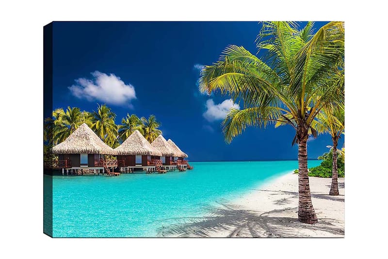 Canvastavla 70x100 cm - Tropisk strand med bungalower och palmer vid klart turkost vatten - Turkos / Grön / Beige - Inredning - Tavlor & posters - Canvastavla