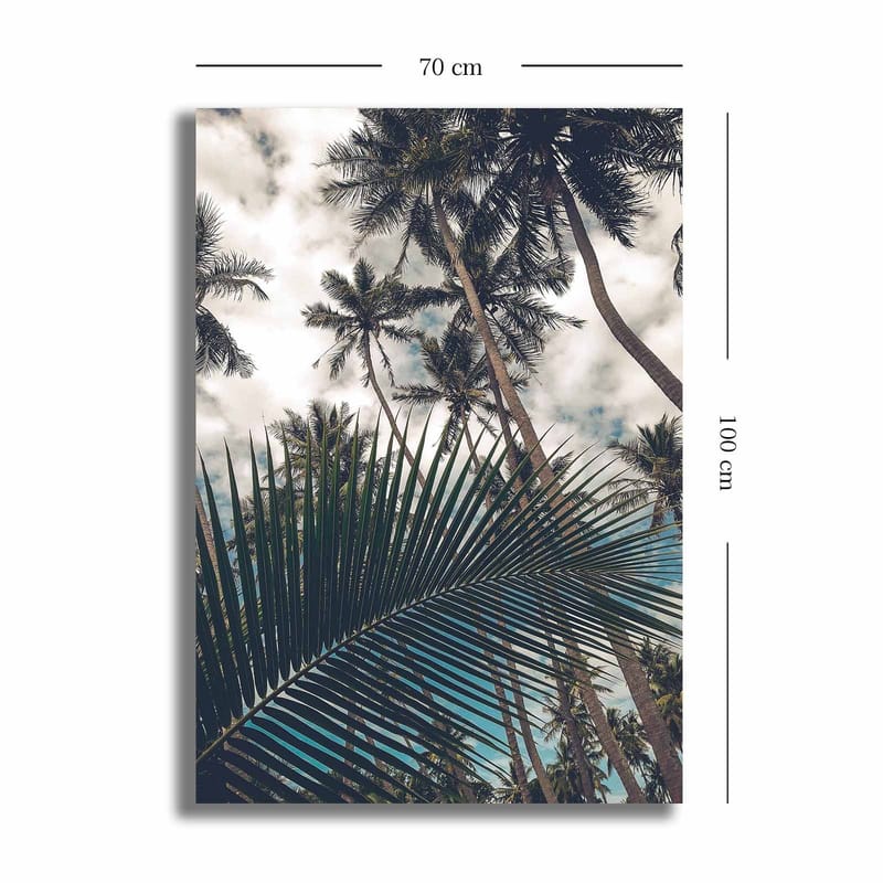 Canvastavla 70x100 cm - Tropisk palmlund med en stor palmblad i förgrunden - Mörkgrön / Ljusgrön / Blå - Inredning - Tavlor & posters - Canvastavla