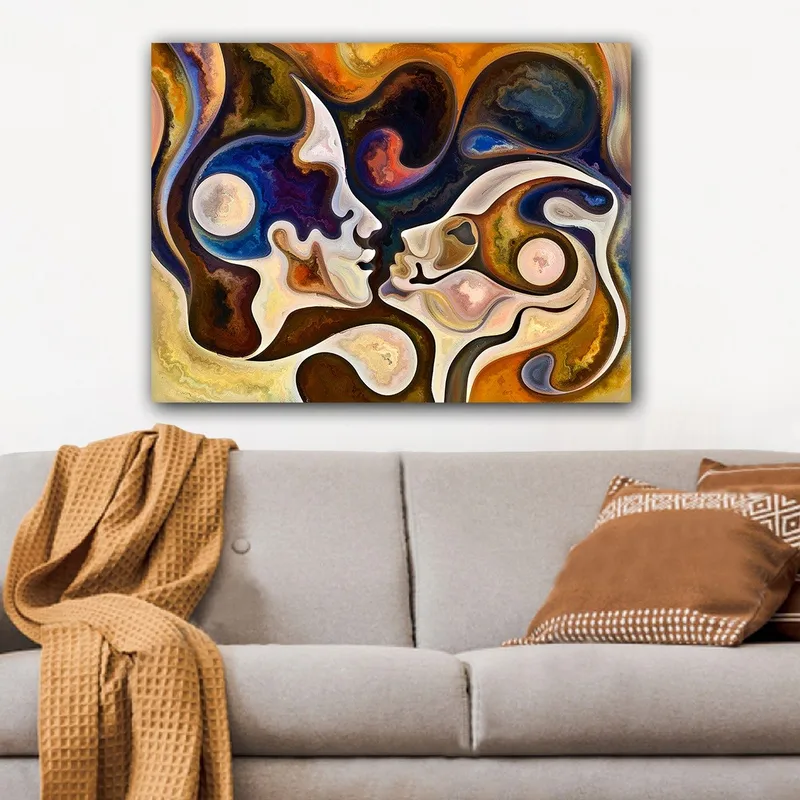 Canvastavla 70x100 cm - Två ansikten som möts i en intim kyss, omgivna av abstrakta former och färger, Mörkblå / Brunt / Beige