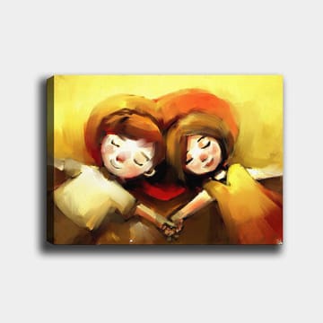 Canvastavla 70x100 cm - Två barn som håller händerna och ligger tillsammans i en hjärtformad komposition - Guldgul / Röd / Brun - Inredning - Tavlor & posters - Canvastavla