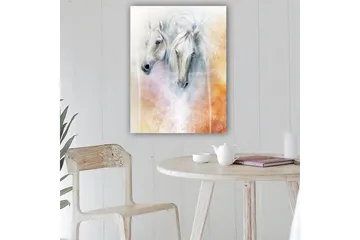 Canvastavla 70x100 cm - Två eleganta hästar som framträder i en mjuk och drömlik komposition - Vit / Ljusgrå / Orange - Inredning - Tavlor & posters - Canvastavla