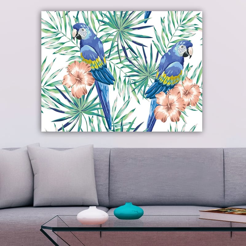 Canvastavla 70x100 cm - Två färgglada papegojor omgivna av tropiska växter och blommor - Blå / Grön / Rosa - Inredning - Tavlor & posters - Canvastavla
