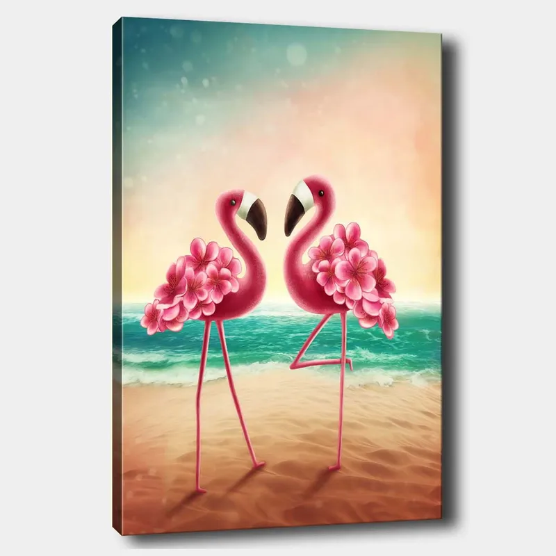 Canvastavla 70x100 cm - Två flamingos med blommor som står på en strand vid havet - Rosa / Turkos / Beige - Inredning - Tavlor & posters - Canvastavla