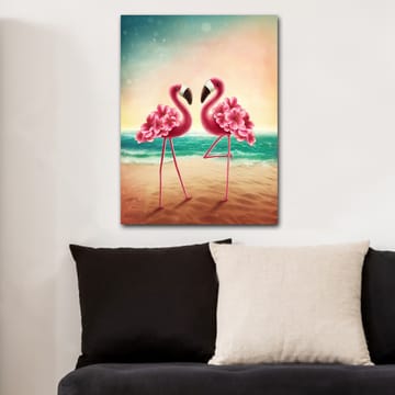 Canvastavla 70x100 cm - Två flamingos med blommor som står på en strand vid havet - Rosa / Turkos / Beige - Inredning - Tavlor & posters - Canvastavla