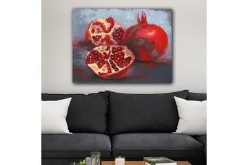 Canvastavla 70x100 cm - Två granatäpplen, ett helt och ett delat, som visar sina saftiga kärnor - Röd / Beige - Inredning - Tavlor & posters - Canvastavla