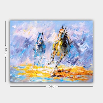 Canvastavla 70x100 cm - Två hästar som galopperar framåt i en dynamisk och färgstark komposition - Blå / Gul / Orange - Inredning - Tavlor & posters - Canvastavla