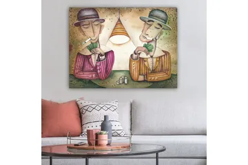 Canvastavla 70x100 cm - Två män som spelar kort under en lampa, med cigaretter i munnen och en koncentrerad min - Lila / Grön / Beige - Inredning - Tavlor & posters - Canvastavla