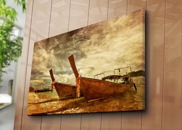 Canvastavla 70x100 cm - Två traditionella thailändska båtar vid stranden - Brun / Beige / Orange - Inredning - Tavlor & posters - Canvastavla