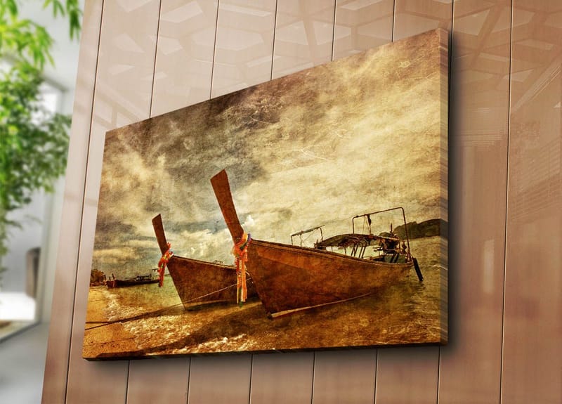 Canvastavla 70x100 cm - Två traditionella thailändska båtar vid stranden - Brun / Beige / Orange - Inredning - Tavlor & posters - Canvastavla
