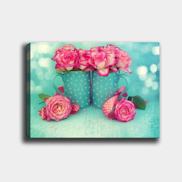 Canvastavla 70x100 cm - Två turkosa muggar fyllda med rosa rosor - Turkos / Rosa - Inredning - Tavlor & posters - Canvastavla