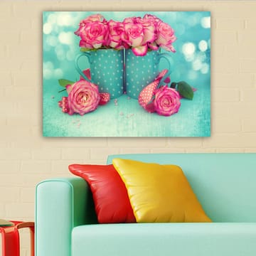 Canvastavla 70x100 cm - Två turkosa muggar fyllda med rosa rosor - Turkos / Rosa - Inredning - Tavlor & posters - Canvastavla