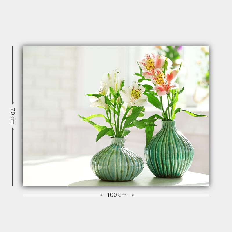 Canvastavla 70x100 cm - Två vaser med blommor i en ljus och fräsch miljö - Grön / Vit / Rosa - Inredning - Tavlor & posters - Canvastavla