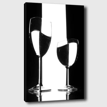 Canvastavla 70x100 cm - Två vinglas med reflektioner och vatten i en minimalistisk svartvit komposition - Svart / Vitt / Genomskinligt - Inredning - Tavlor & posters - Canvastavla