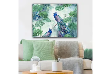 Canvastavla 70x100 cm - Två påfåglar som sitter bland gröna växter i en livfull och färgglad miljö - Blå / Grön / Turkos - Inredning - Tavlor & posters - Canvastavla