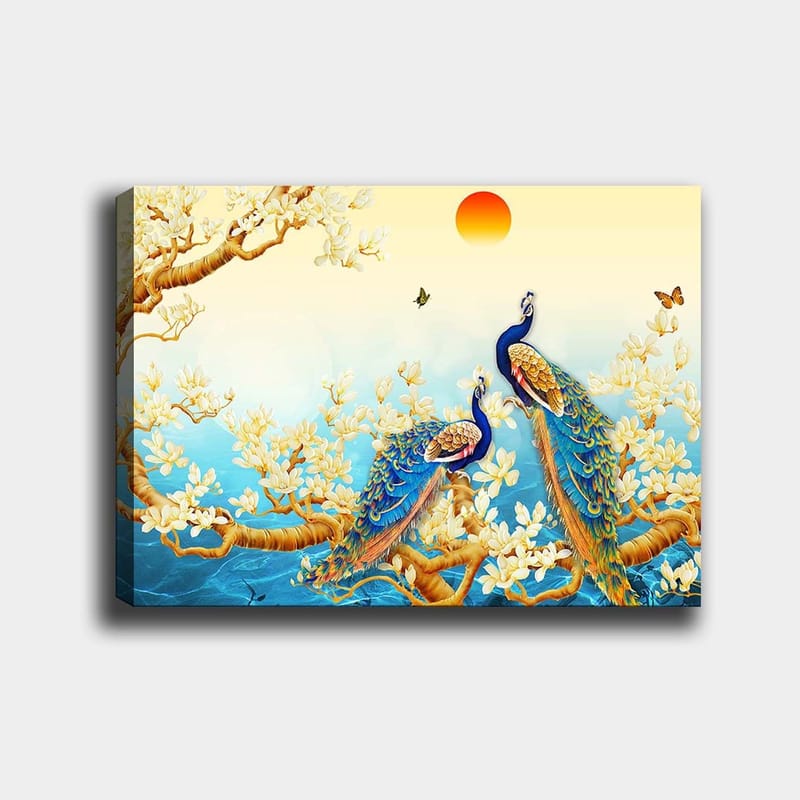 Canvastavla 70x100 cm - Två påfåglar som står på en gren omgivna av blommor och vatten, Blå / Guld / Vit