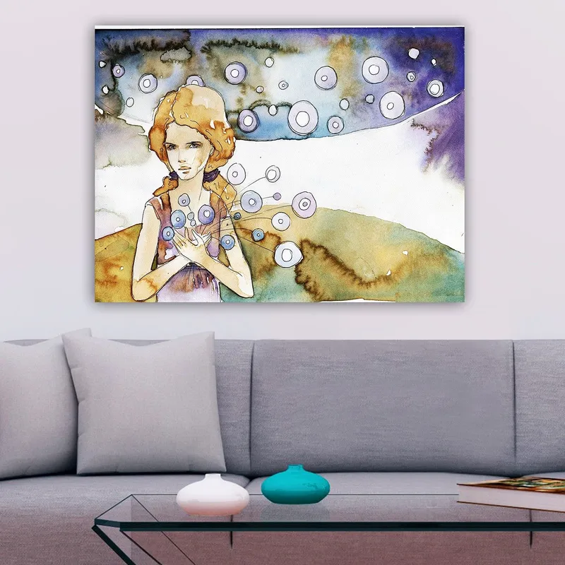 Canvastavla 70x100 cm - Ung kvinna som håller i en bukett med cirkulära blommor i en drömlik landskapsscen - Ljusblå / Beige / Lila - Inredning - Tavlor & posters - Canvastavla