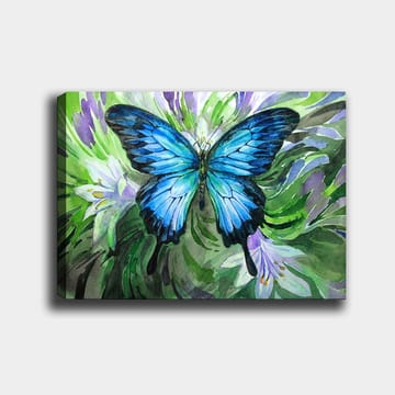 Canvastavla 70x100 cm - Vacker blå fjäril som svävar över gröna och lila växter - Blå / Grön / Lila - Inredning - Tavlor & posters - Canvastavla