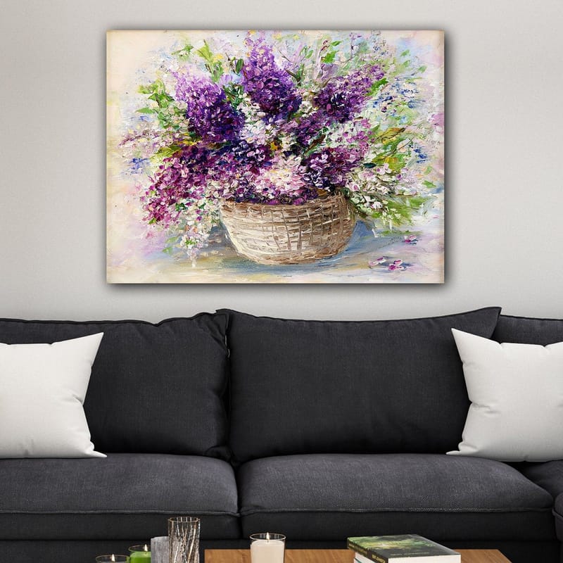 Canvastavla 70x100 cm - Vacker blomsterbukett i en korg med lila och vita blommor - Lila / Vit / Grön - Inredning - Tavlor & posters - Canvastavla